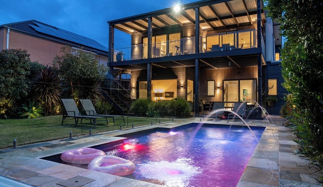 4BR Coastal Retreat w/Pool, Bay Views, Games Room & EV – Sleeps 10