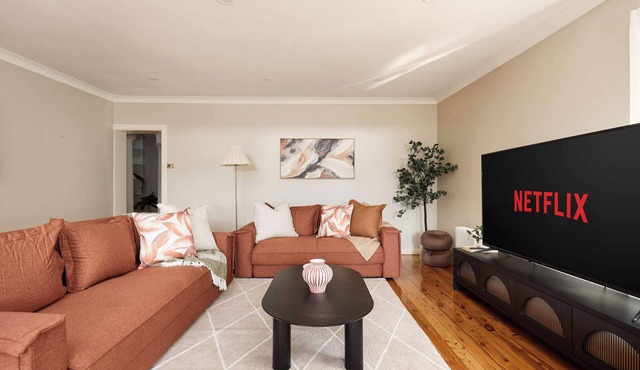 4BR Sydney House · Pool, Workspace, Parking, BBQ
