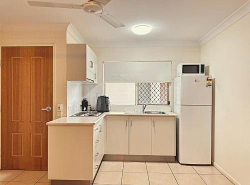 5 37 St Francis Dr Neat 1BR AC Parking in Moranbah