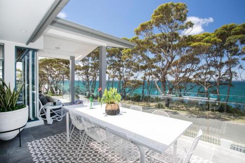 5 BDR - 250m to Beach - Outdoor Spa - 4PM Checkout