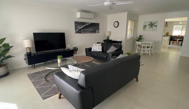 5 Bullando Street Warana QLD