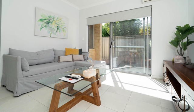 5 First Rate on Fisher 2BR 2BA parking in Cloverdale