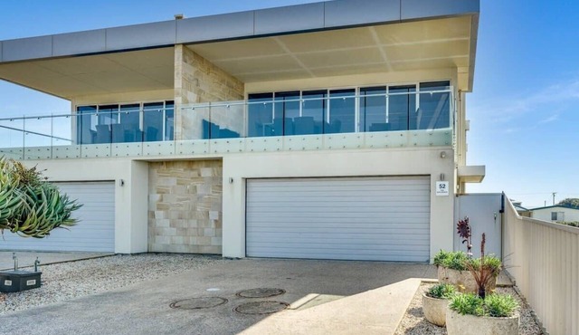 52 Esplanade - Luxury - Seafront - Wi-Fi in Middleton
