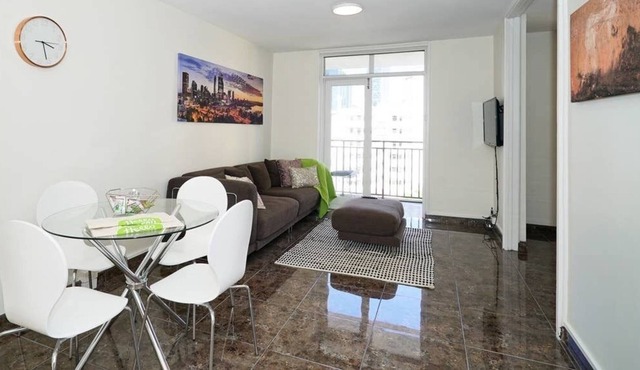 55 Next to Kings Park & the City sleeps 2