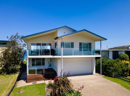 9 Dickinson Avenue-Absolute beachfront! in Bermagui