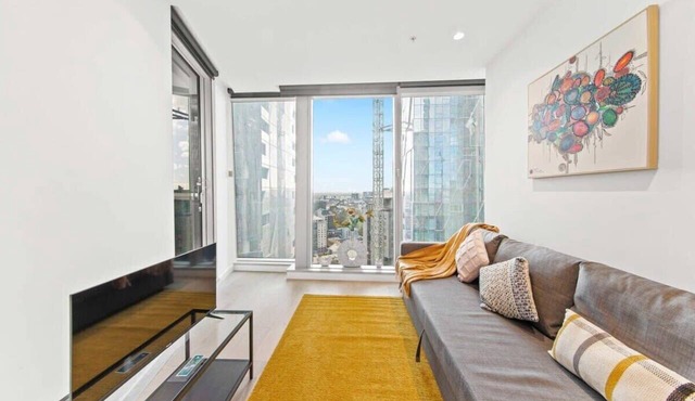 A Lux & Cozy Apt Next to Southern Cross Station in Melbourne