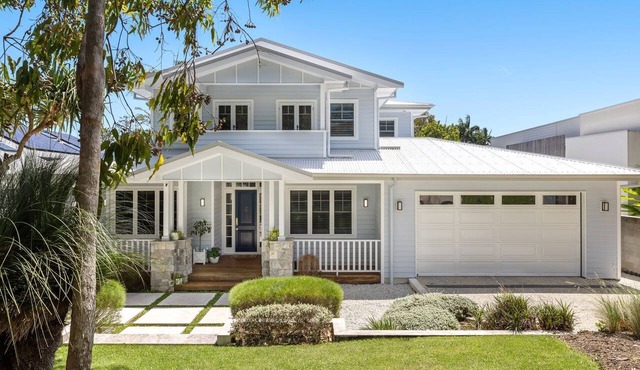 A modern, beautifully crafted holiday retreat designed for relaxation in Byron Bay