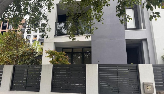 A peaceful residence in the heart of Penrith close to the train station and shopping center in Penrith