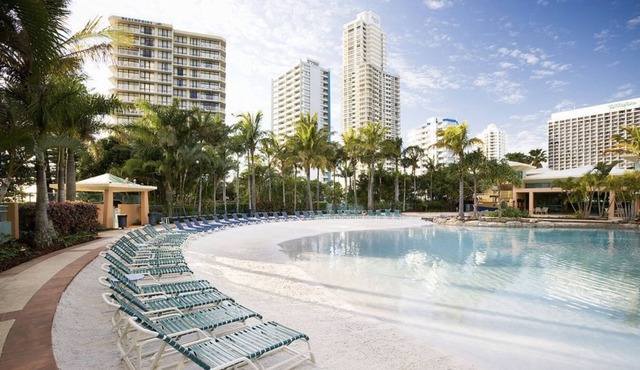 A Spacious 2 Bedroom Crown Towers Resort Holiday Apartment in Surfers Parardise in Surfers Paradise