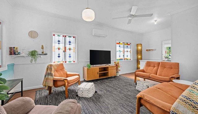 A true Original Jacaranda Estate in Burleigh Heads