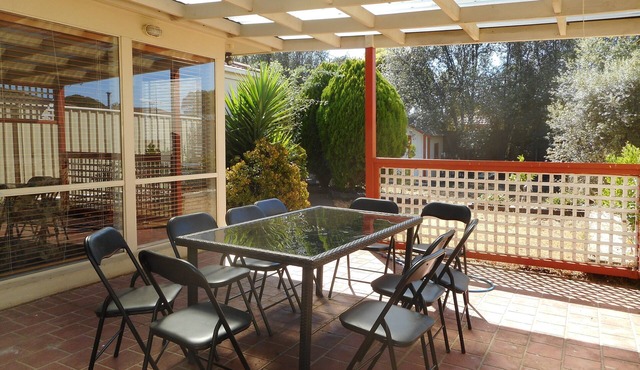 A Versatile Holiday Home in between Avalon Airport and Melbourne CBD in Werribee