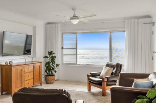 Absolute Beachfront Apartment 1T