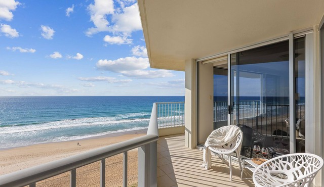 Absolute Beachfront - 3 bedroom apartment in Main Beach