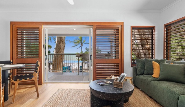 Absolute Beachfront | Palm Cove Apt Sleeps 4