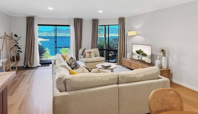 Absolute Lake Front Apartment