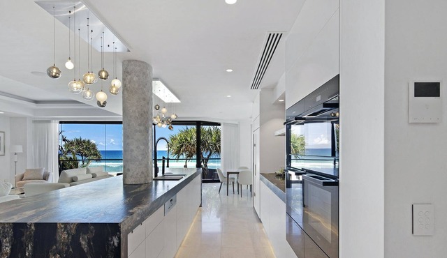 Absolute Main Beach (Heated Pool) in Gold Coast