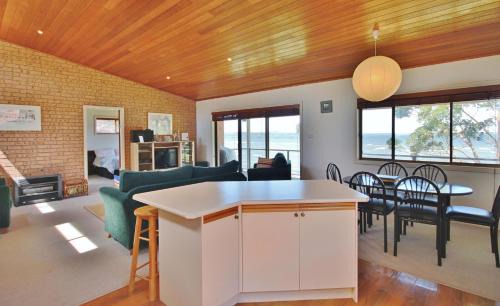 Absolute Waterfront - Belle Escapes Jervis Bay in St Georges Basin