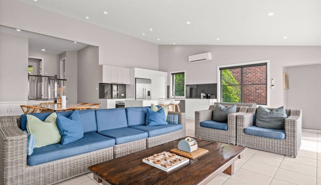 Absolutely Avoca - beautiful views for the family in Avoca Beach