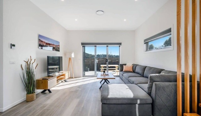 "Acacia Villa" No 9 |10 mins CBD/Airport Sleeps 6