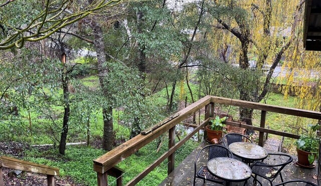 Adelaide Hills Creek-Side Retreat
