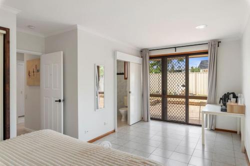 Affordable 1Bed Studio Close to Malls and Transit