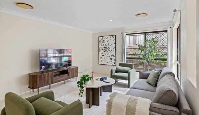 Affordable Central A/C 4-Bed 2-Bath Family Home in Acacia Ridge