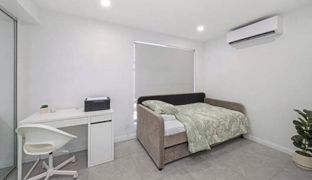 affordable modern getaway with parks/cafe nearby