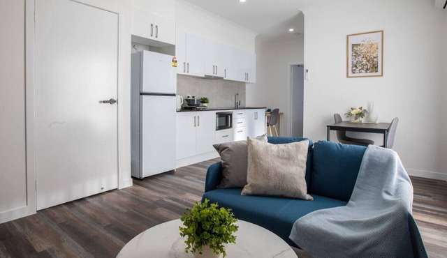 Affordable Private 1BR | Parking A/C Near Train in Oxley
