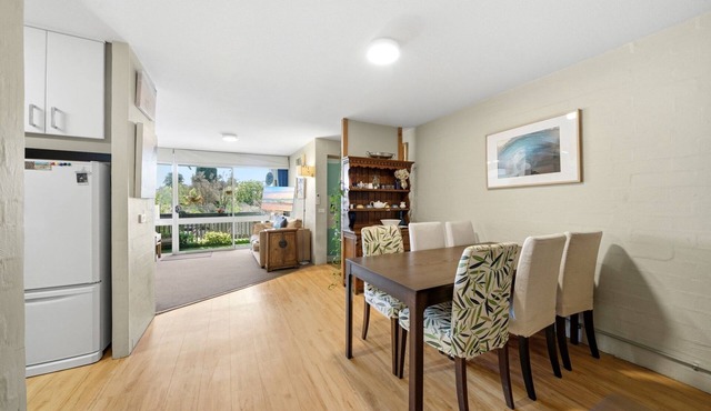 Airy & Arty 2-bed Old Kingston Apartment in Kingston