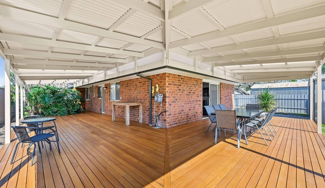 Aldinga Rose ~ Aldinga Beach - Homely Family Entertainer, 200m from the Beach ~ C21