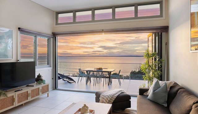 Allure: Panoramic beachfront views. Sunrise views over the ocean at Hyams Beach in Hyams Beach