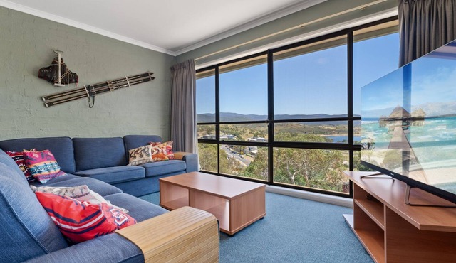 Alpine Mountain View 18 - 4BR l Mountain Views l Swimming Pool l Air-Con l WiFi in Jindabyne