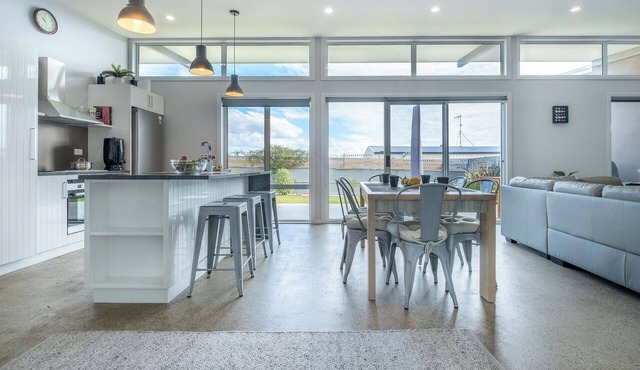 Amaroo 1 - Freycinet Holiday Houses in Coles Bay