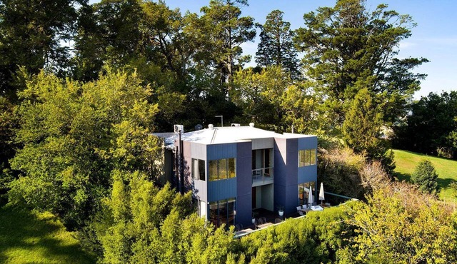Amazing Villa with Incredible Views and Outdoor Living Space in Daylesford, Victoria
