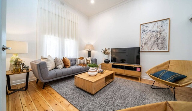Ambrosia—Relaxed Character Stay near Norwood