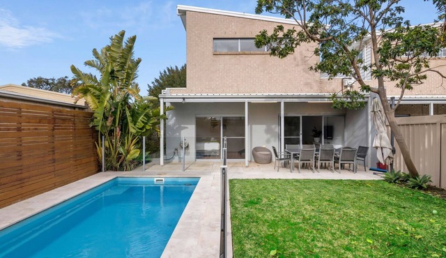Anderson Pool Premium Walk to Beach & Shops