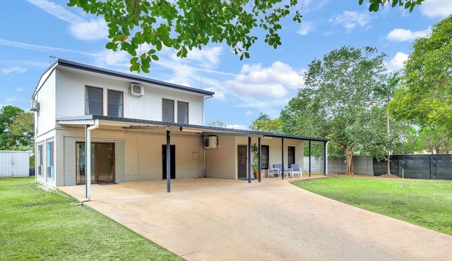 Anula Homestead | Pet friendly yard by Tropical BNB