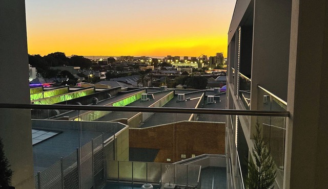 Apartment with Balcony & Parking Perth in Perth