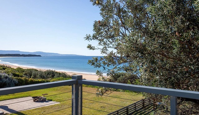 Aqua Beachfront - 2 Mins Walk to Beach in Culburra Beach