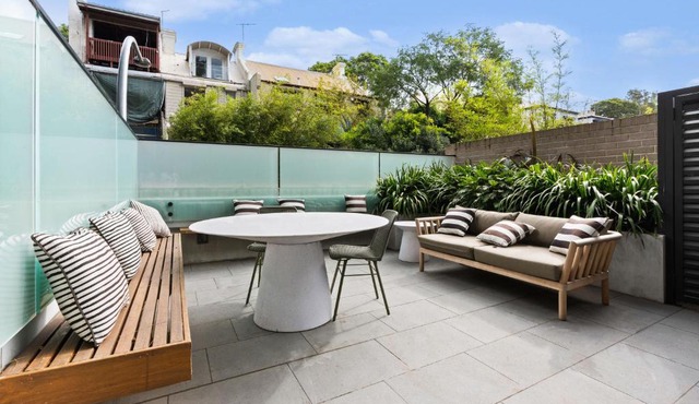 Architectural 4BR Terrace Walk to Fish Market