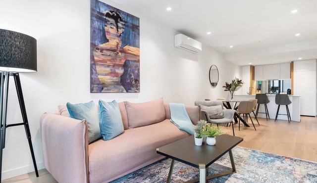 Architectural charm in uber-hip Collingwood!