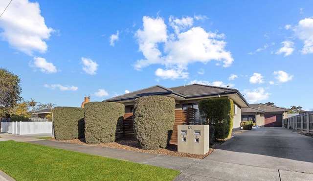 Avalon: A cosy, modern home that makes being away feel a little easier. in Bairnsdale