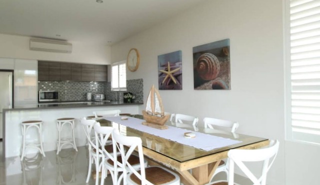 Avalon Apartment by Book Jervis Bay