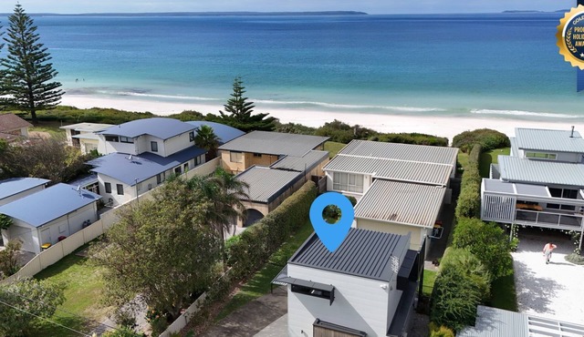 Azure Studio - Ocean Glimpses - 3 Mins Walk to Beach