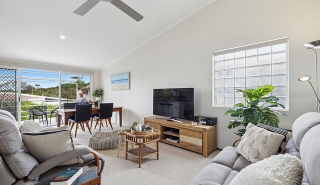 Ballantrae 8 Family-Friendly Coastal Apartment with Ocean Views