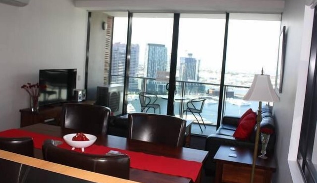 Ballantrae Docklands Apartment 2BD 2BA free WiFi and under cover parking in Melbourne