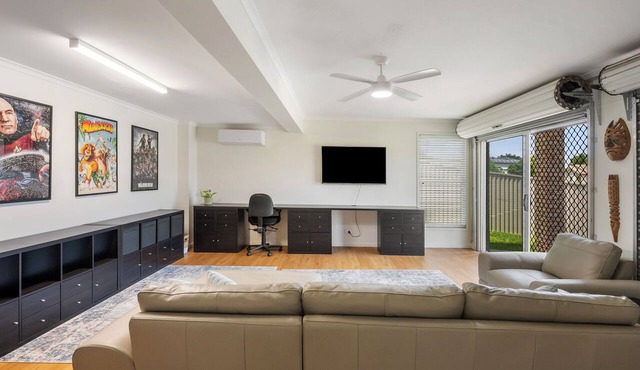 Banksia Beauty - Family Home with pool