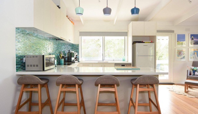 Banksia on Blake - Quiet location, short walk to beach & fenced yard in Shoreham