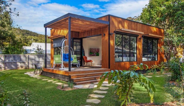 Barefoot by HolidayCo. in PEARL BEACH