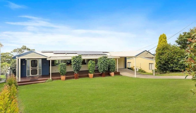 Bay Cottage Sleeps 14. Panoramic water views